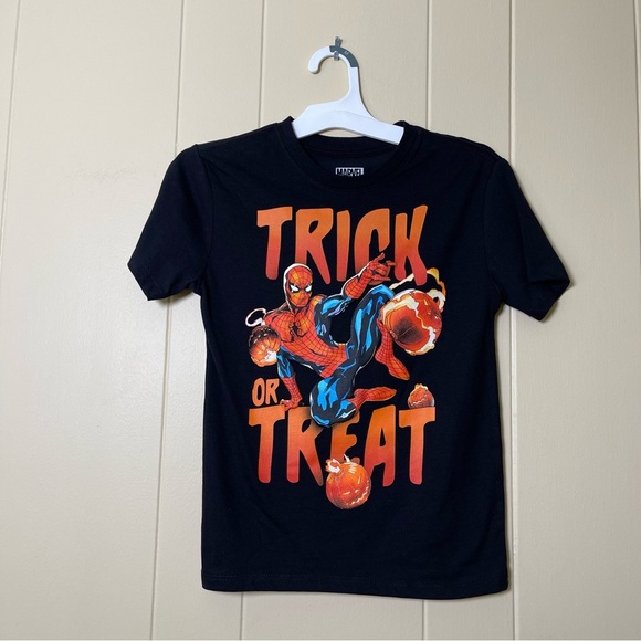 Marvel Black and Orange Graphic Tee Trick or Treat Size SM - Picture 1 of 3